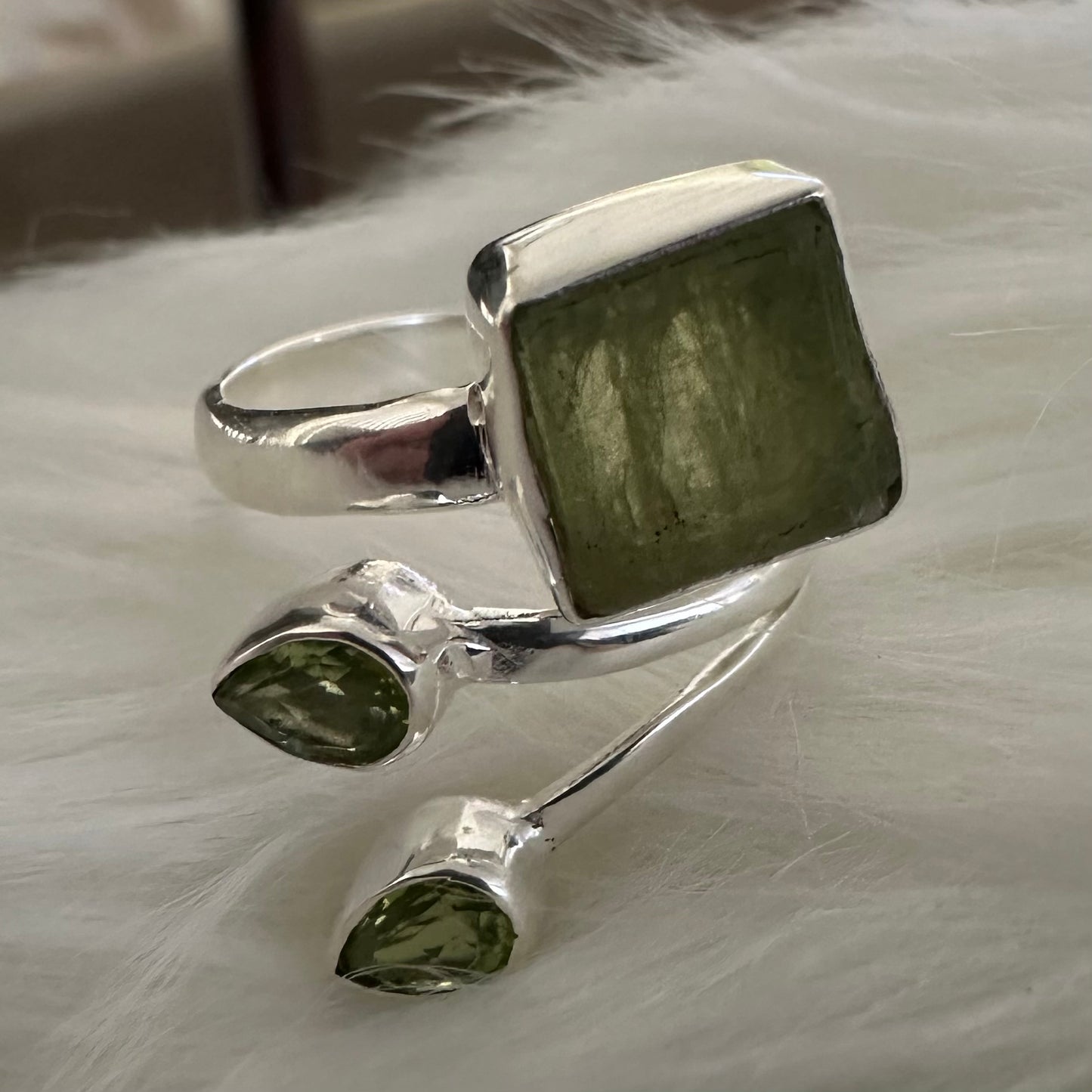 925 Solid Sterling Silver 3-gemstone rough/raw green MOLDAVITE QUARTZ and faceted/cut PERIDOT leaves semi-adjustable wrap around ring sizes 7 8 9 10