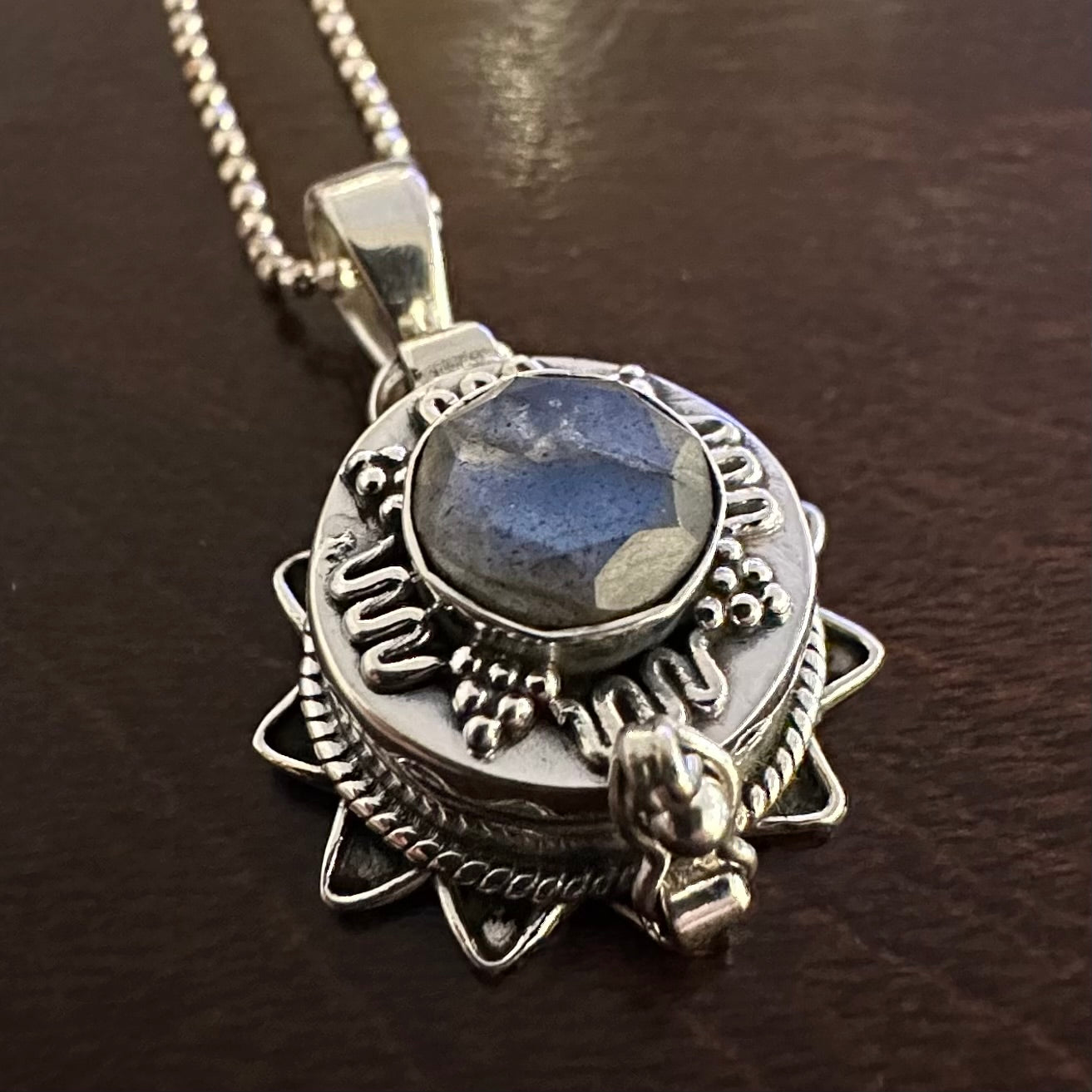 925 solid sterling silver faceted/cut BLUE FIRE LABRADORITE pill/ poison/ secret/ compartment/ locket box necklace pendant hand-crafted by artisans in Jaipur